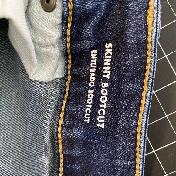 Universal Thread ~ Distressed Jeans ~ Size 22W ~ Universal Thread! - Picture 7 of 11